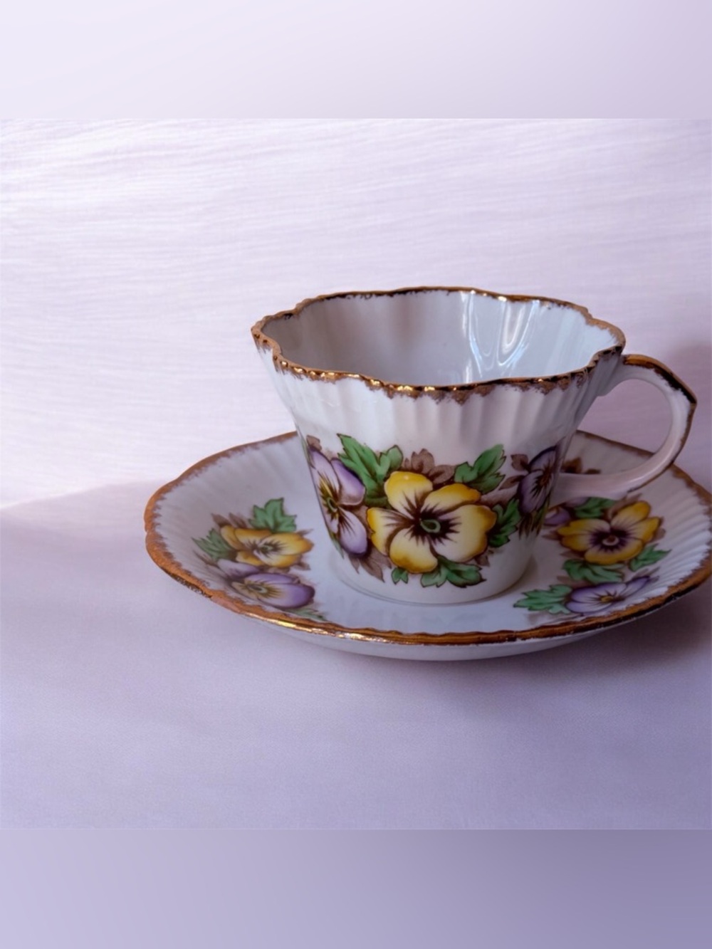 Vintage Floral Gold-Trim Teacup & Saucer Set